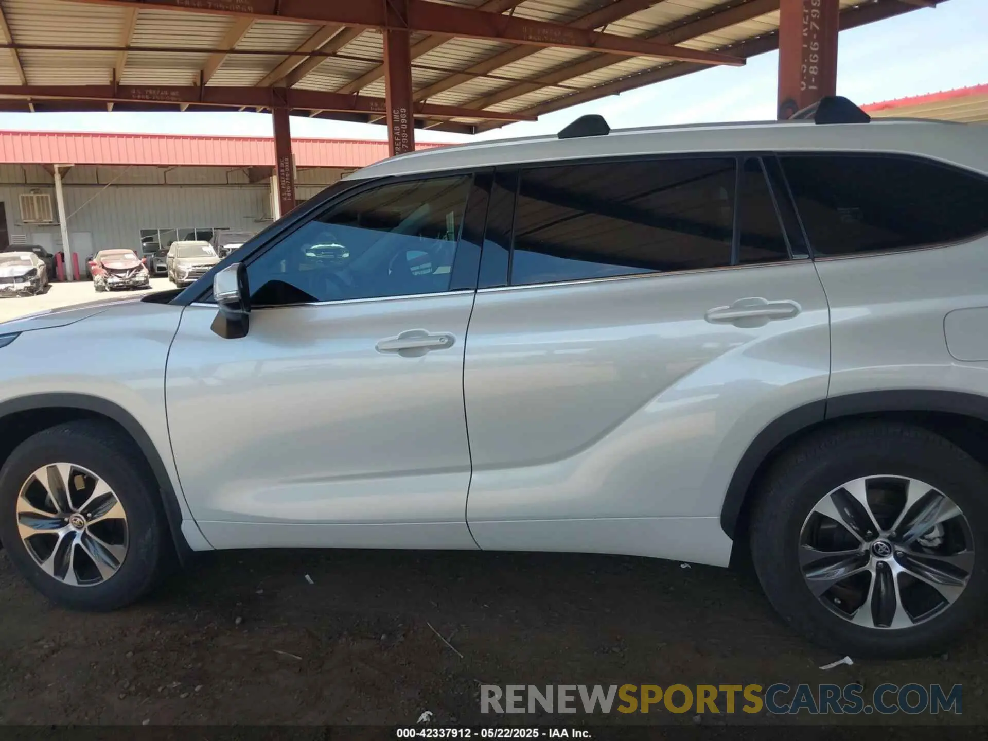14 Photograph of a damaged car 5TDHZRBH2NS185236 TOYOTA HIGHLANDER 2022