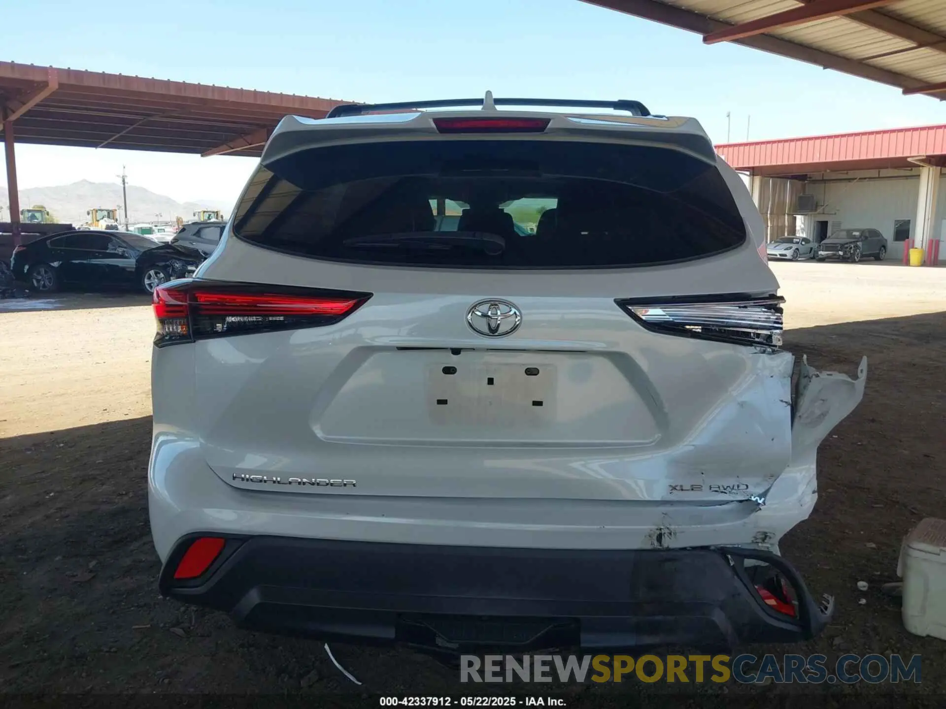 16 Photograph of a damaged car 5TDHZRBH2NS185236 TOYOTA HIGHLANDER 2022