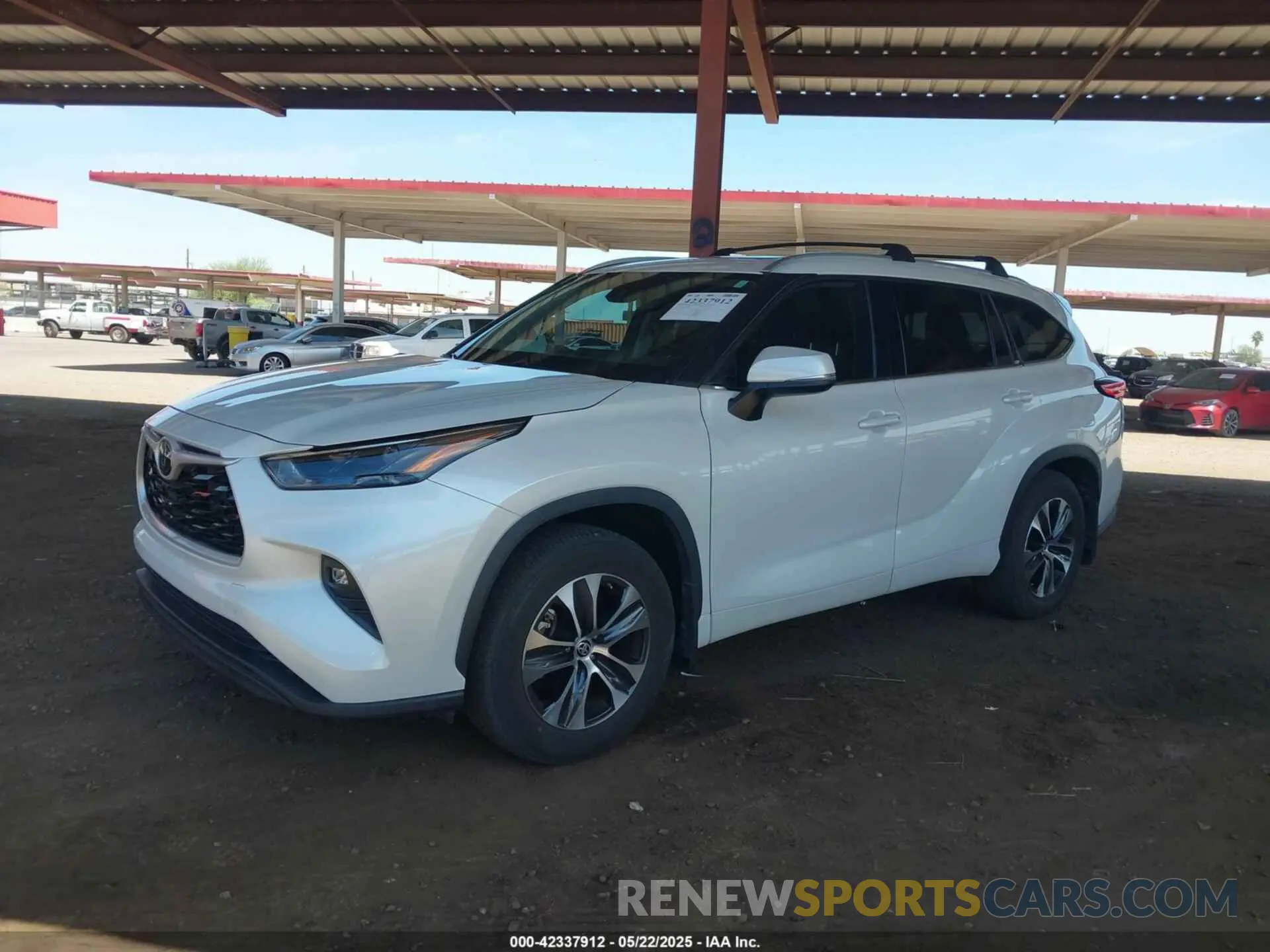 2 Photograph of a damaged car 5TDHZRBH2NS185236 TOYOTA HIGHLANDER 2022