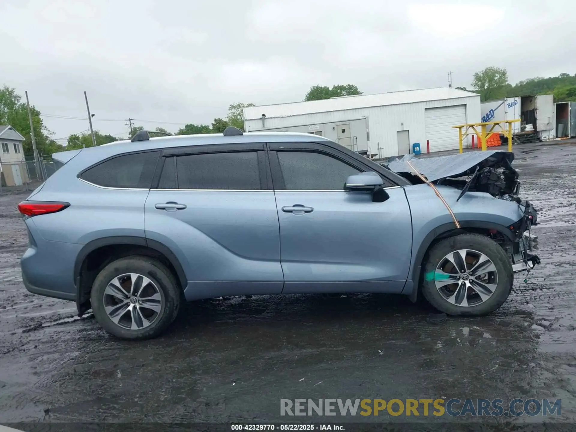 12 Photograph of a damaged car 5TDHZRBH2NS191084 TOYOTA HIGHLANDER 2022