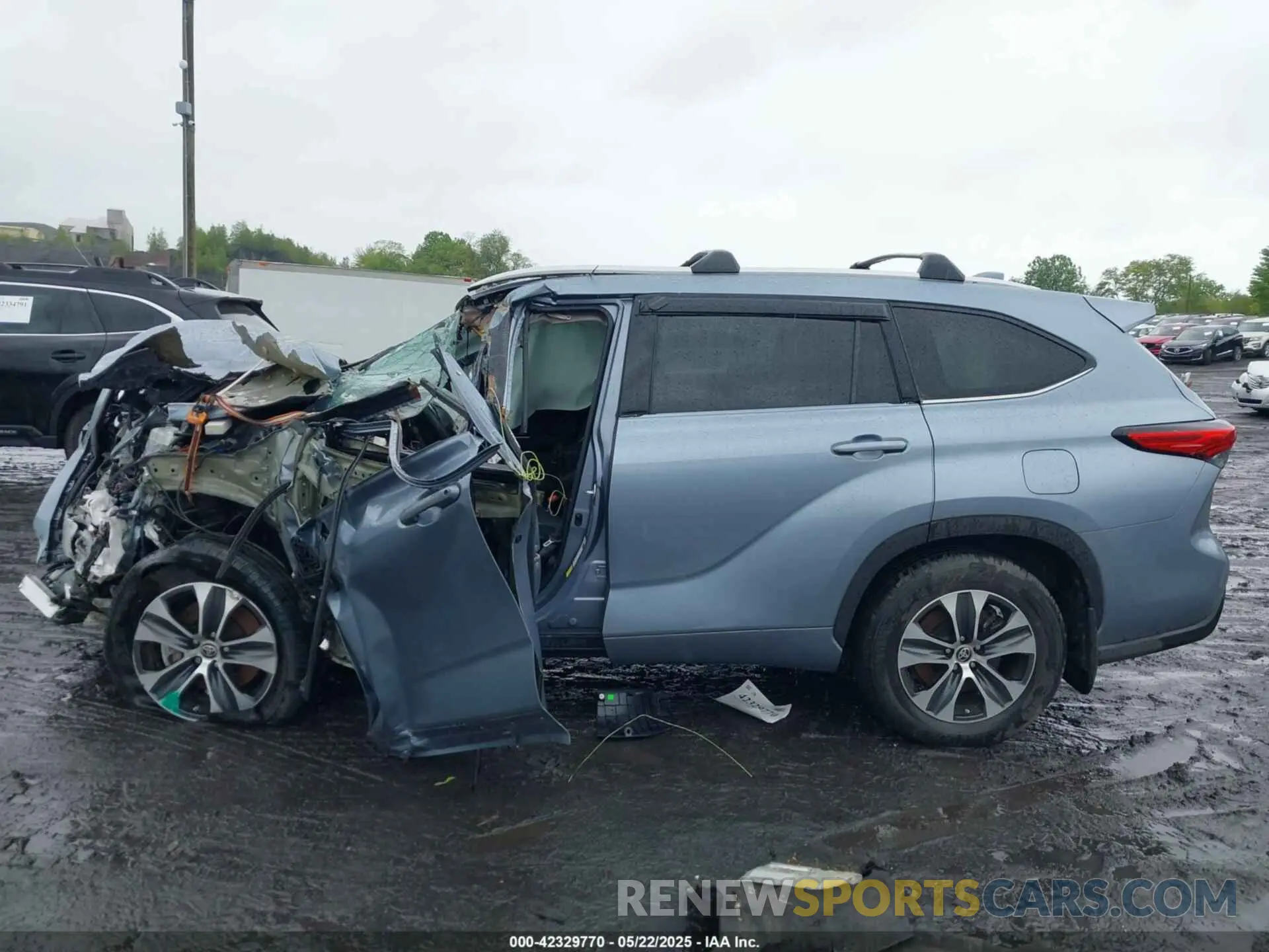 13 Photograph of a damaged car 5TDHZRBH2NS191084 TOYOTA HIGHLANDER 2022