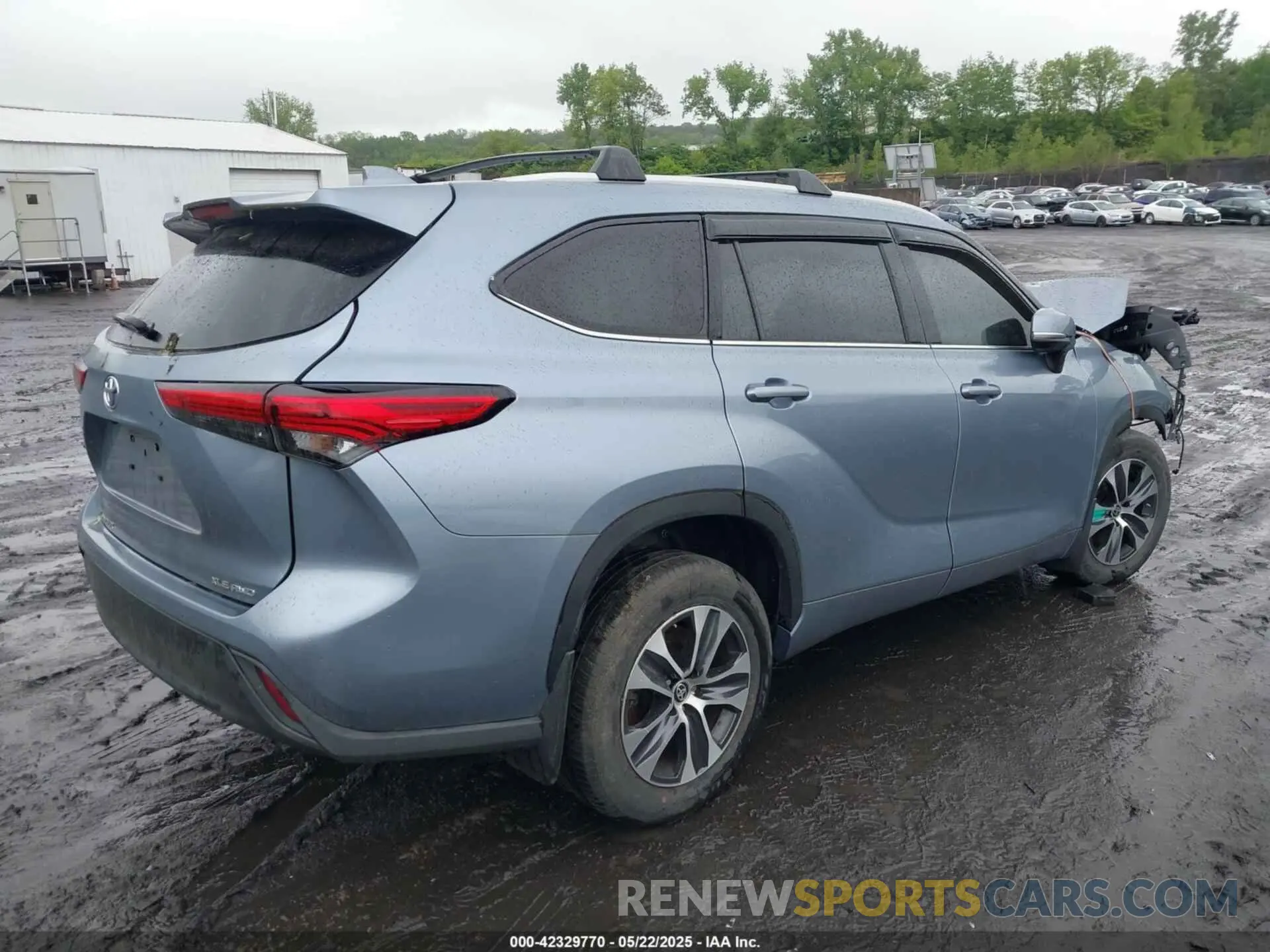 4 Photograph of a damaged car 5TDHZRBH2NS191084 TOYOTA HIGHLANDER 2022