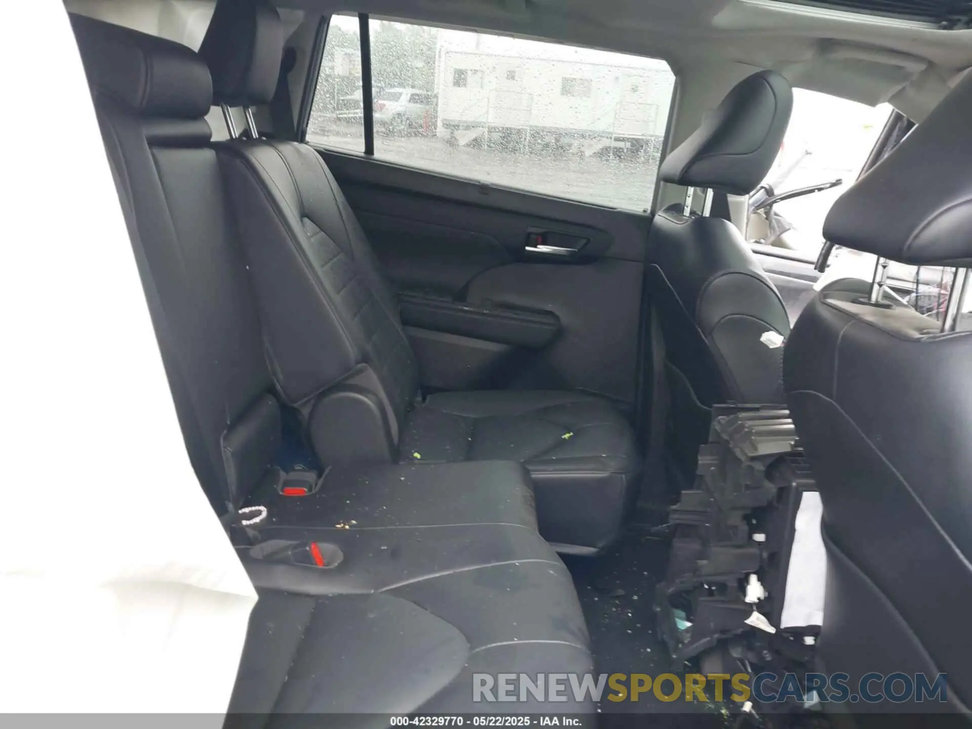 8 Photograph of a damaged car 5TDHZRBH2NS191084 TOYOTA HIGHLANDER 2022