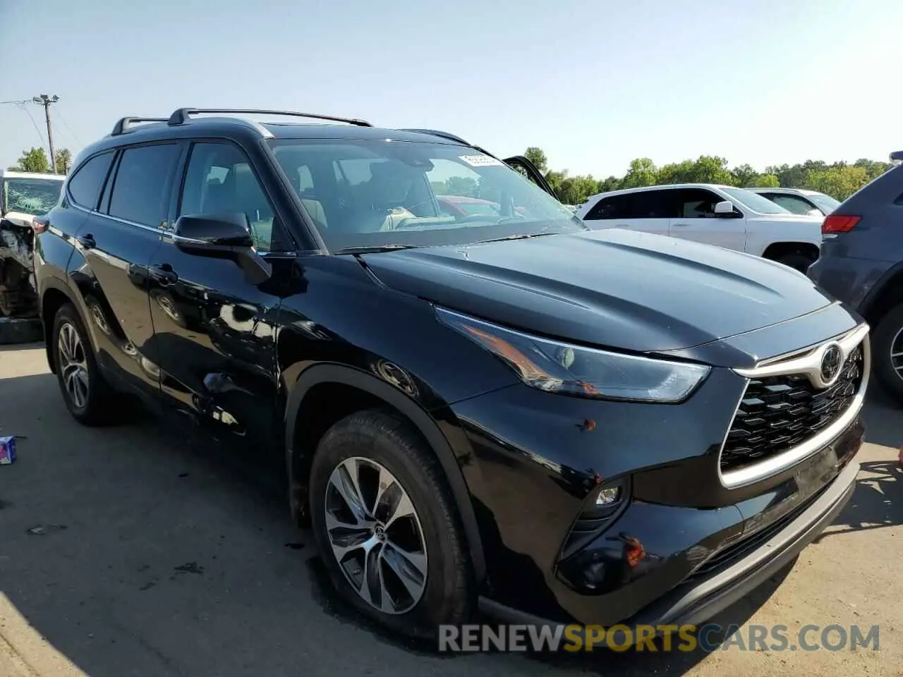 4 Photograph of a damaged car 5TDHZRBH2NS221555 TOYOTA HIGHLANDER 2022