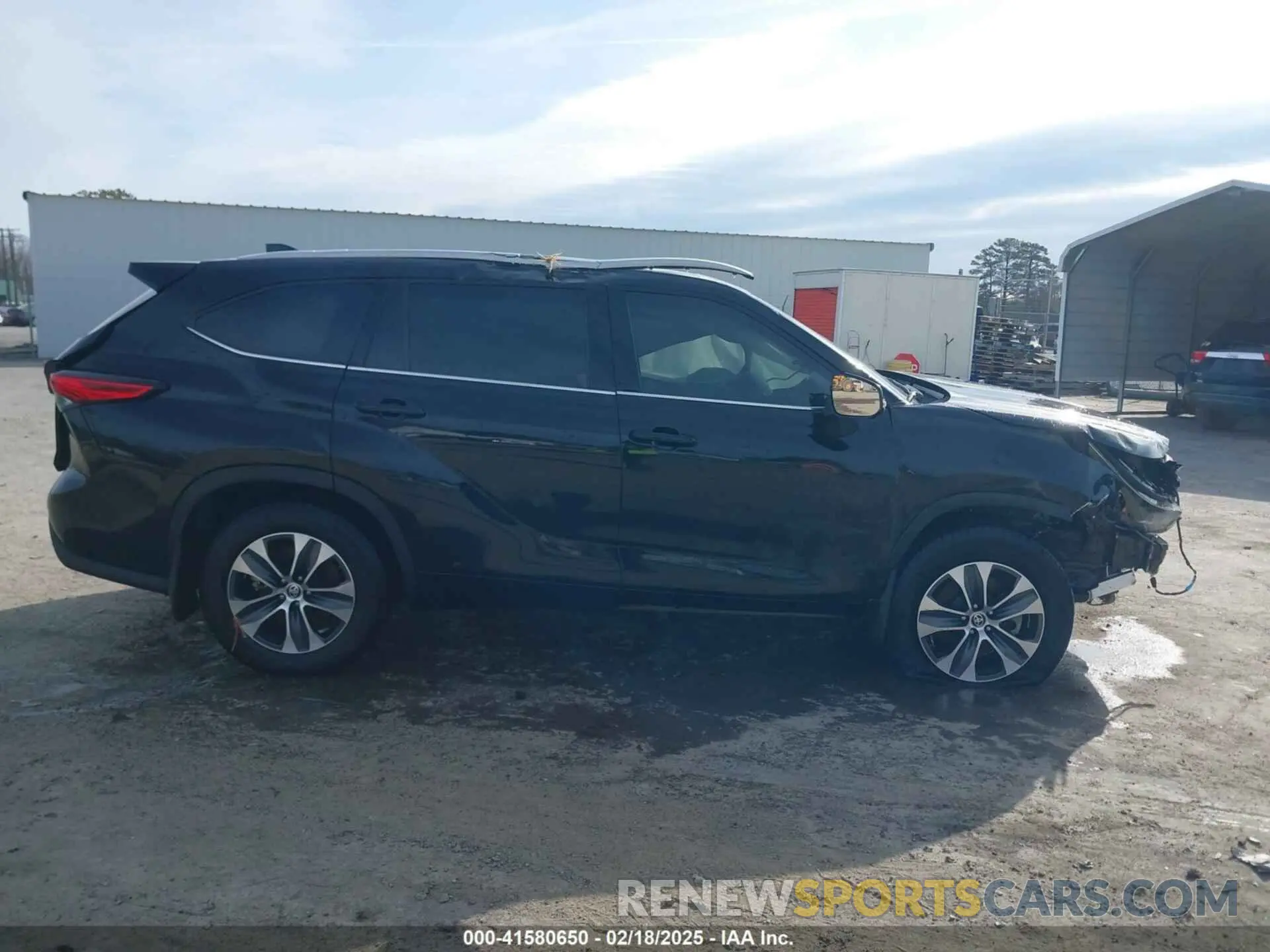 14 Photograph of a damaged car 5TDHZRBH2NS257729 TOYOTA HIGHLANDER 2022