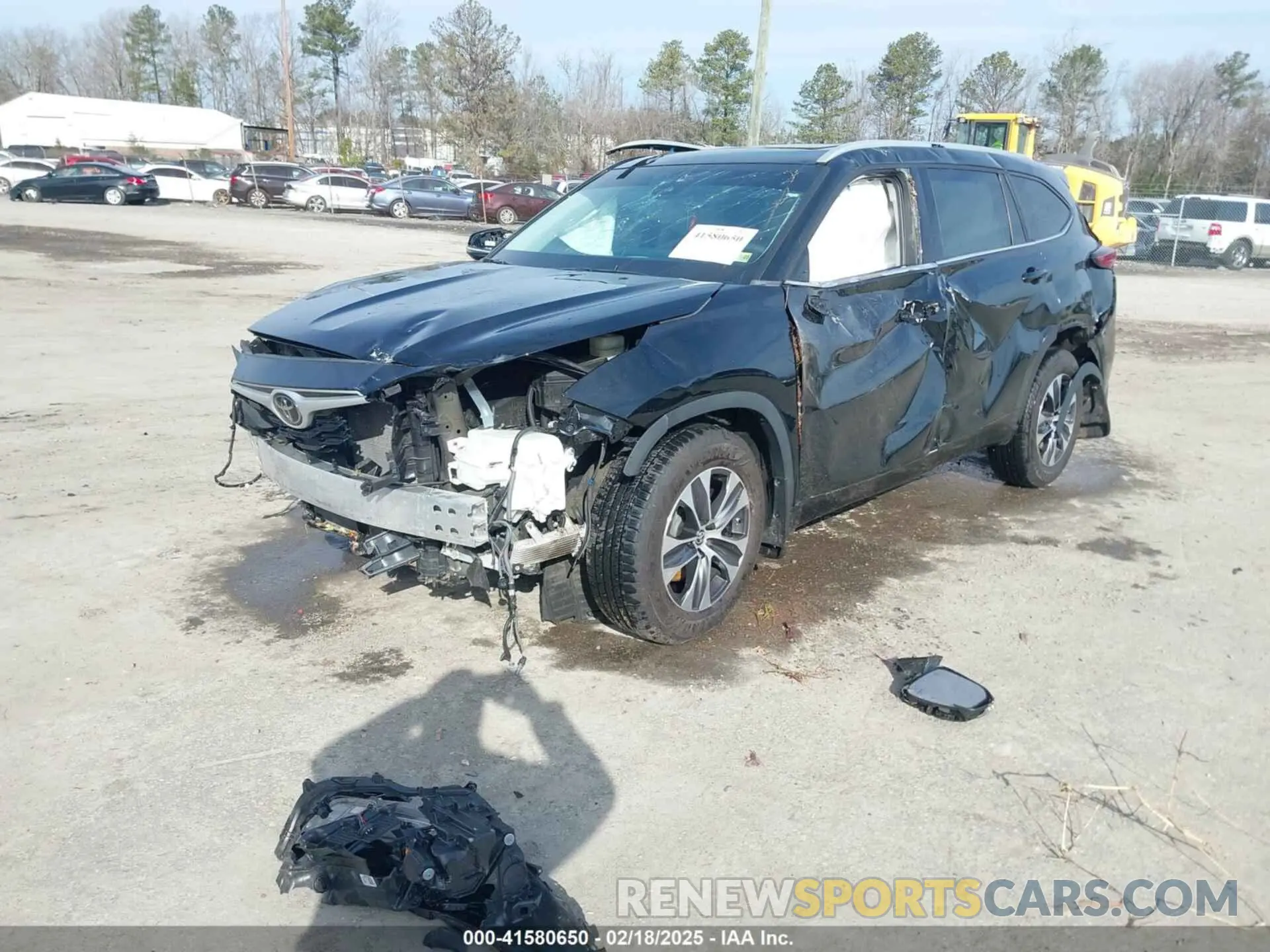 2 Photograph of a damaged car 5TDHZRBH2NS257729 TOYOTA HIGHLANDER 2022