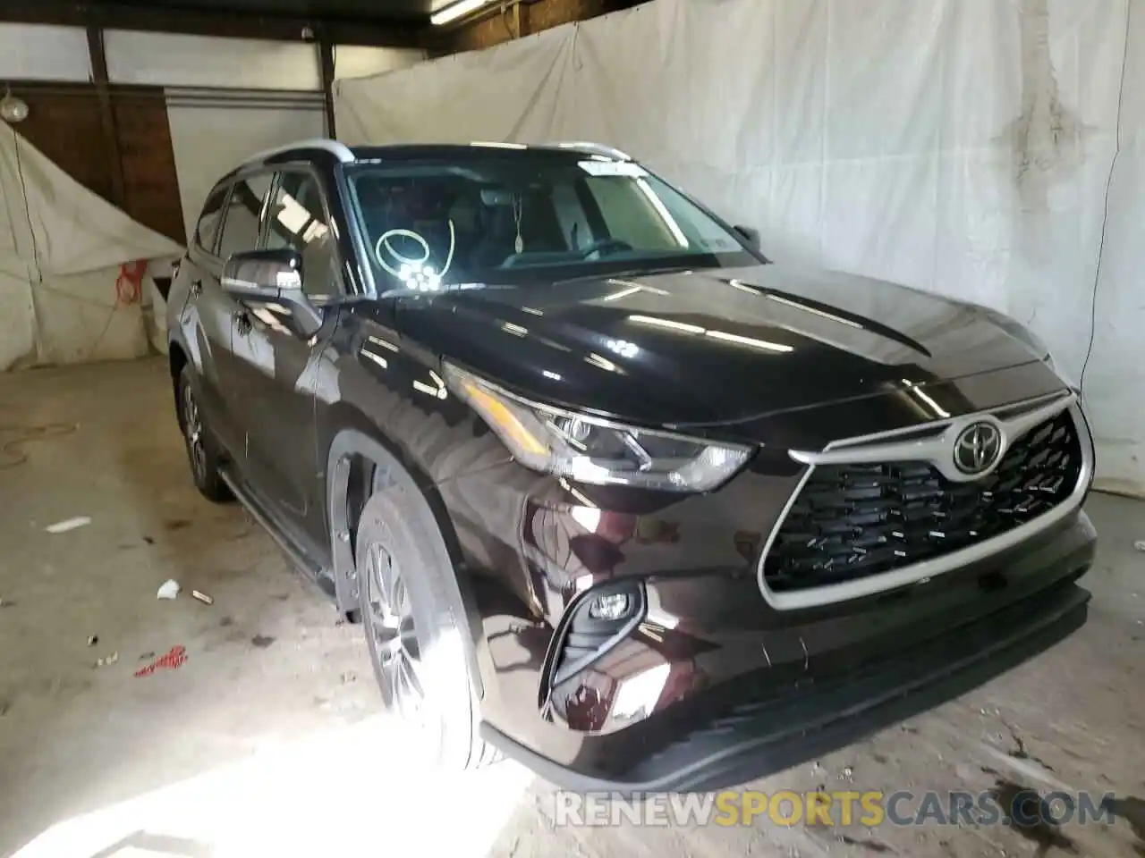 9 Photograph of a damaged car 5TDHZRBH4NS201968 TOYOTA HIGHLANDER 2022