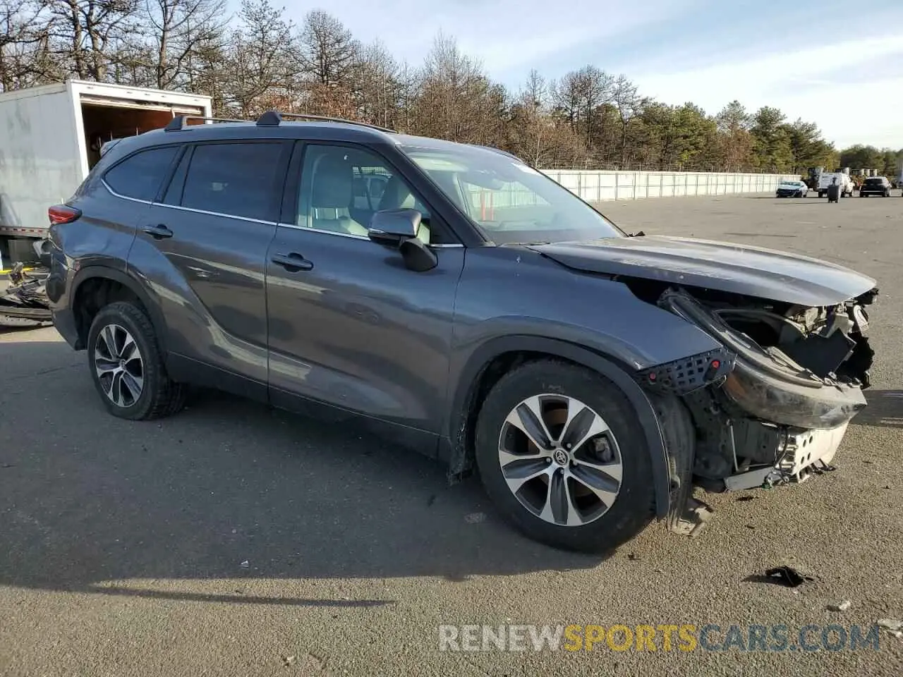 4 Photograph of a damaged car 5TDHZRBH4NS585976 TOYOTA HIGHLANDER 2022