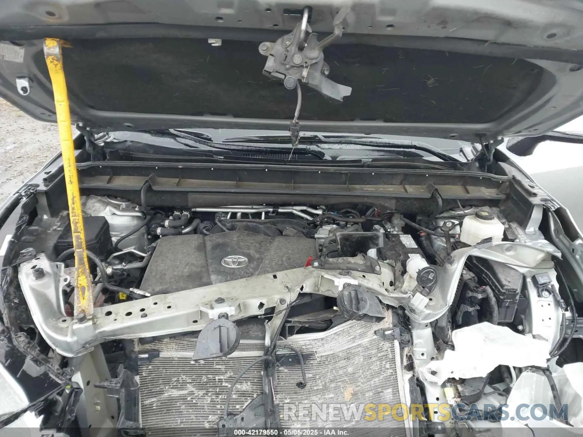 10 Photograph of a damaged car 5TDHZRBH4NS597187 TOYOTA HIGHLANDER 2022
