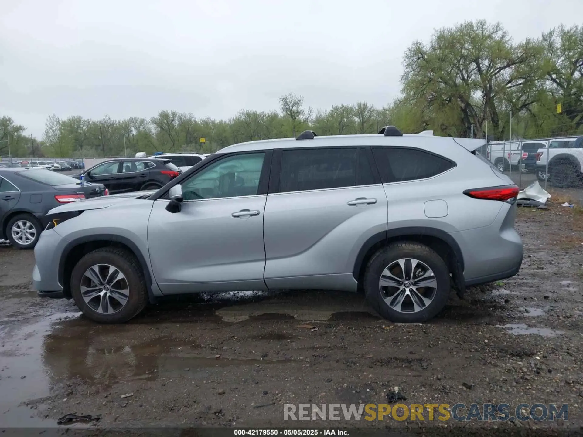15 Photograph of a damaged car 5TDHZRBH4NS597187 TOYOTA HIGHLANDER 2022