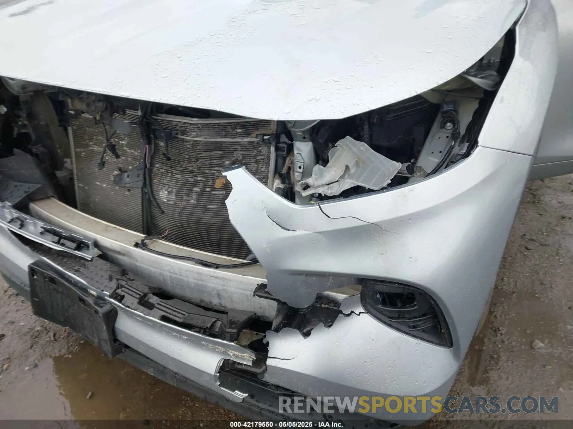 19 Photograph of a damaged car 5TDHZRBH4NS597187 TOYOTA HIGHLANDER 2022
