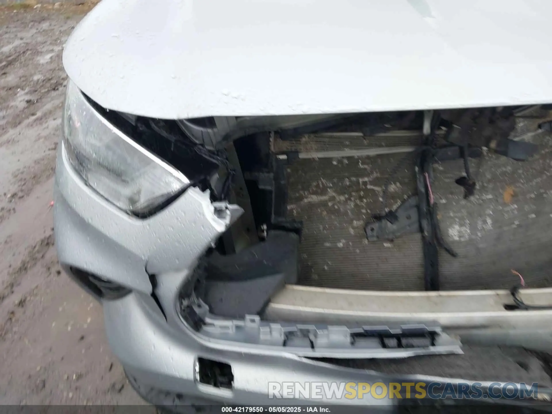 21 Photograph of a damaged car 5TDHZRBH4NS597187 TOYOTA HIGHLANDER 2022