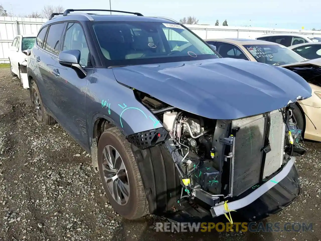 4 Photograph of a damaged car 5TDHZRBH5NS169208 TOYOTA HIGHLANDER 2022