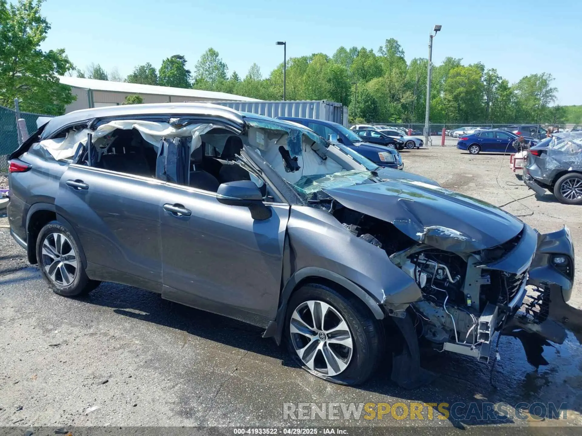 1 Photograph of a damaged car 5TDHZRBH5NS582813 TOYOTA HIGHLANDER 2022