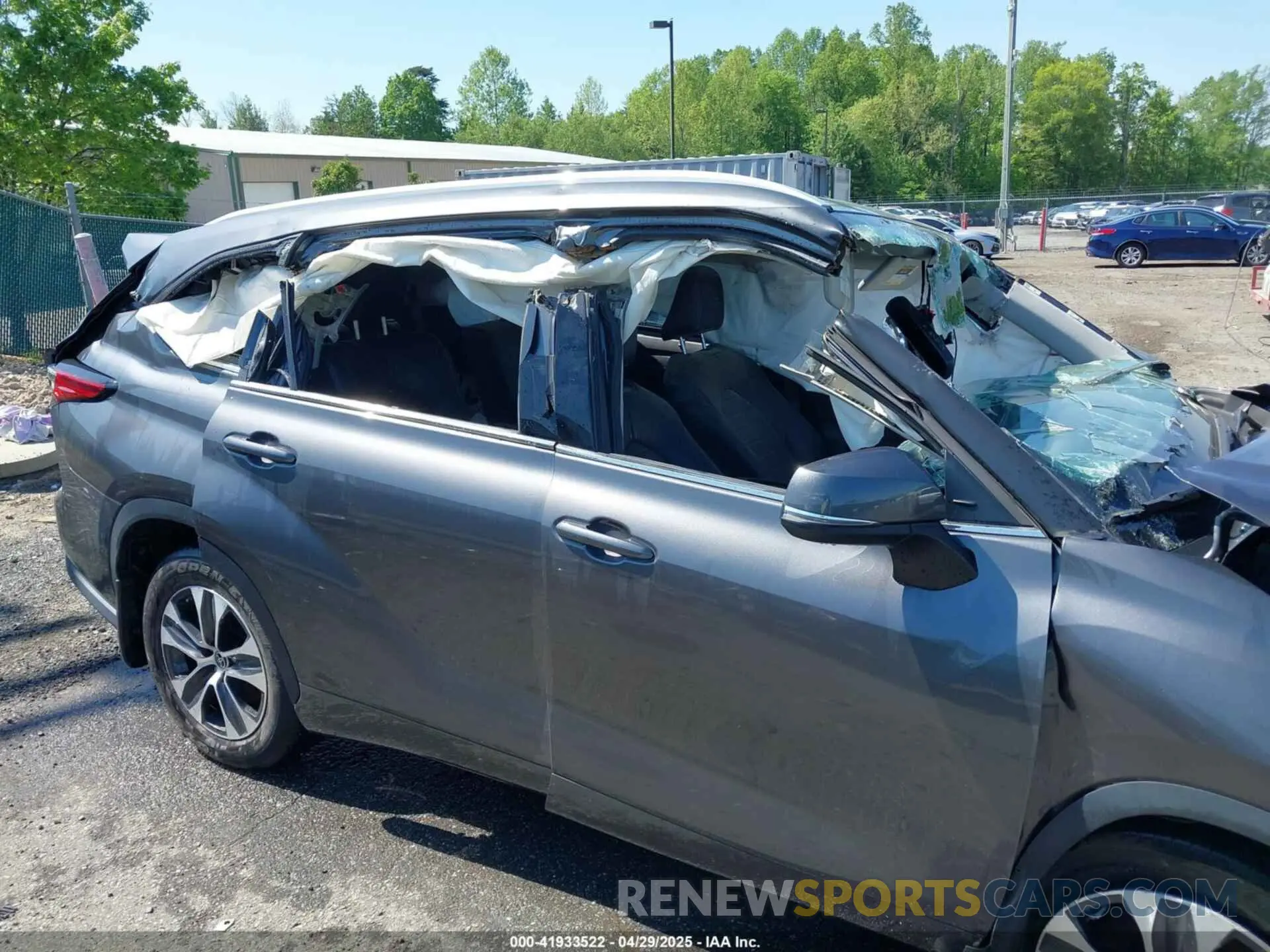 13 Photograph of a damaged car 5TDHZRBH5NS582813 TOYOTA HIGHLANDER 2022