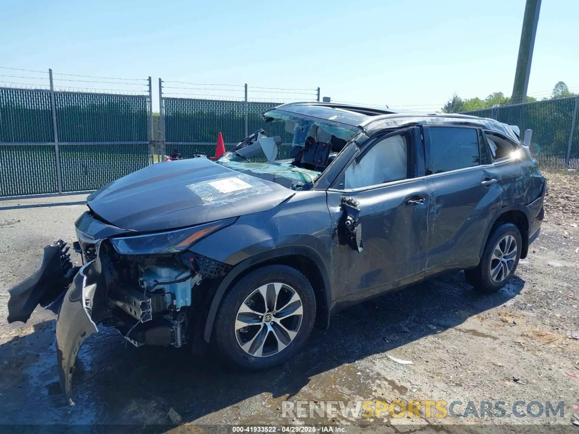 2 Photograph of a damaged car 5TDHZRBH5NS582813 TOYOTA HIGHLANDER 2022