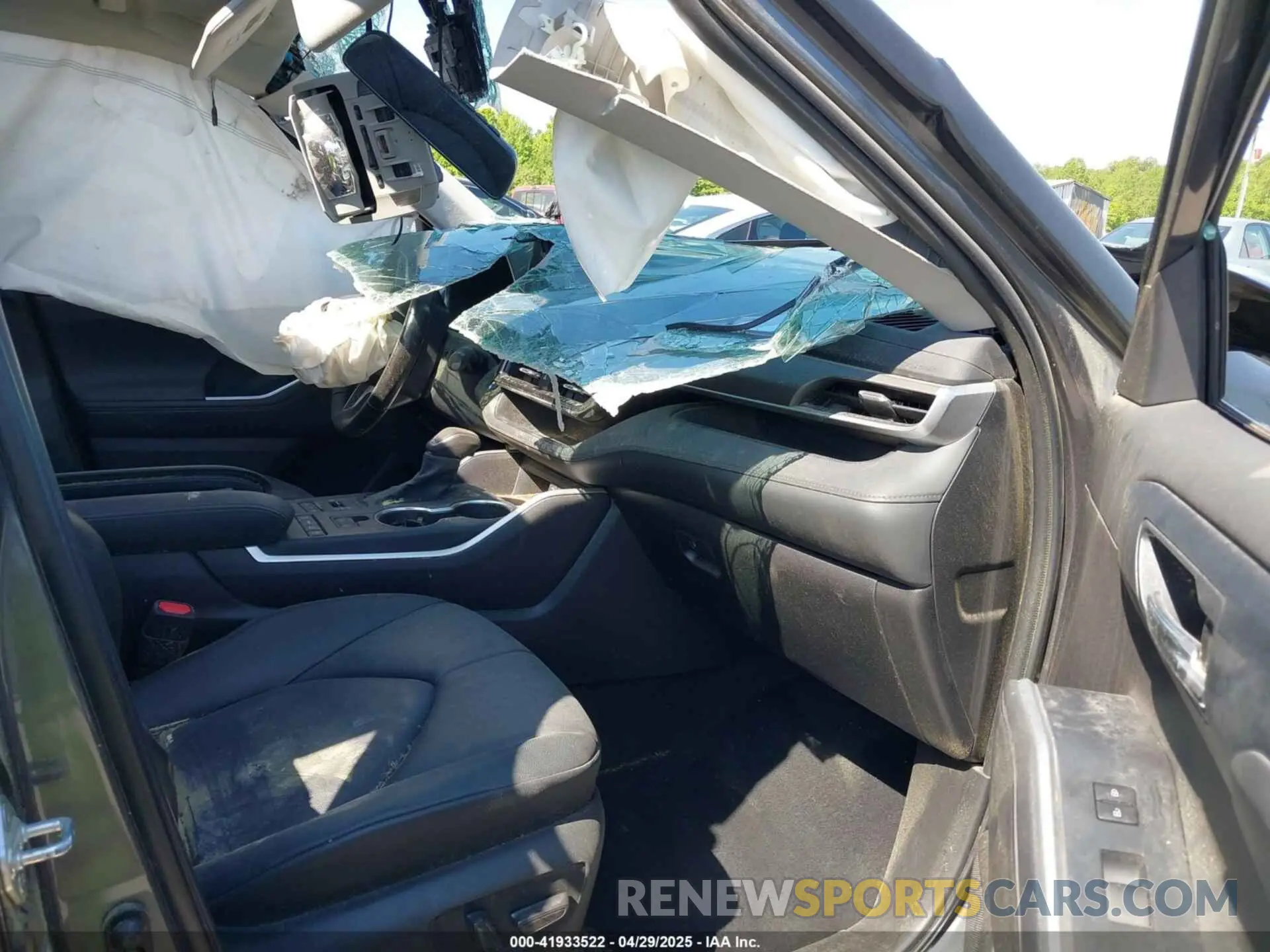 5 Photograph of a damaged car 5TDHZRBH5NS582813 TOYOTA HIGHLANDER 2022