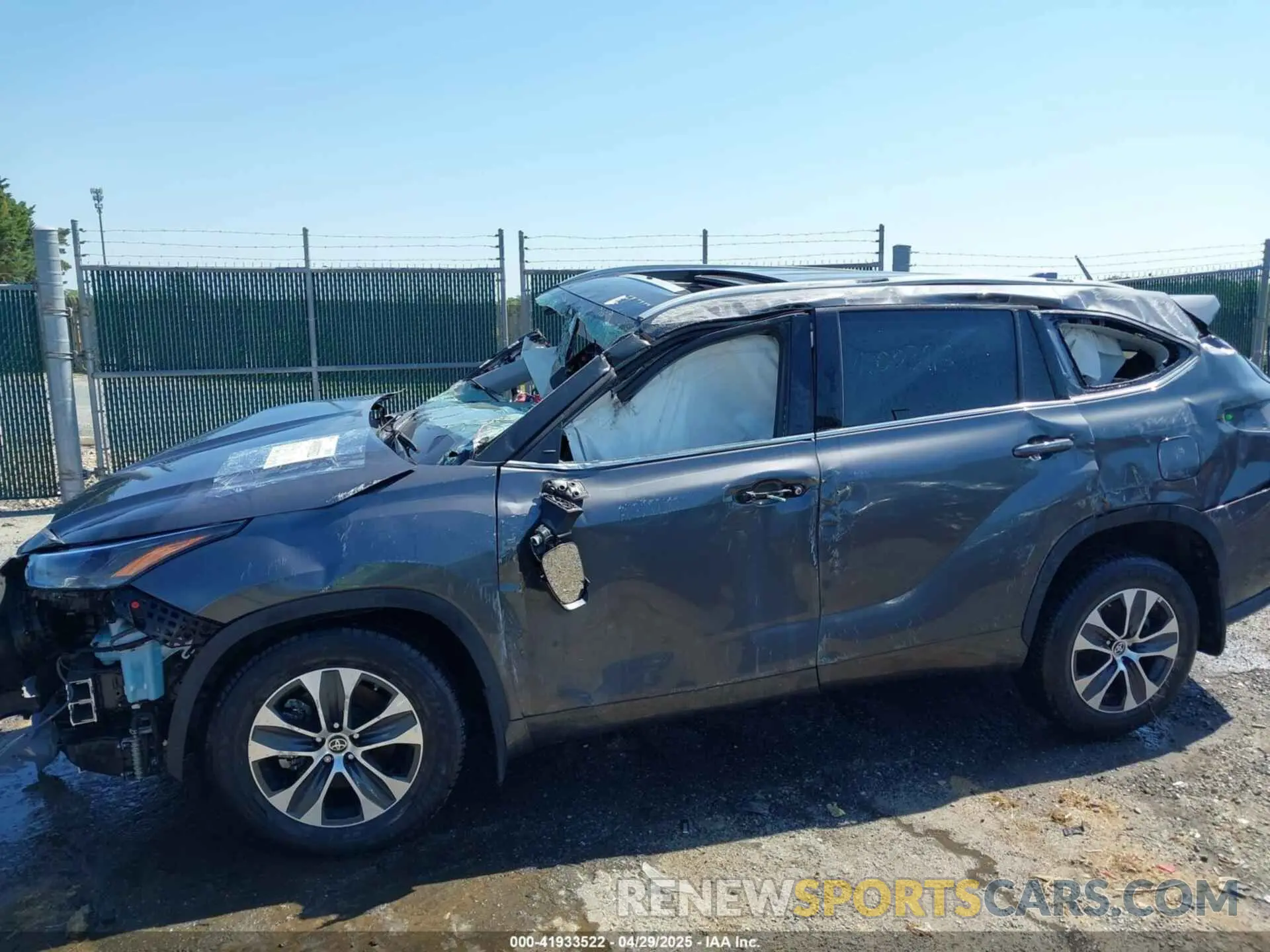6 Photograph of a damaged car 5TDHZRBH5NS582813 TOYOTA HIGHLANDER 2022