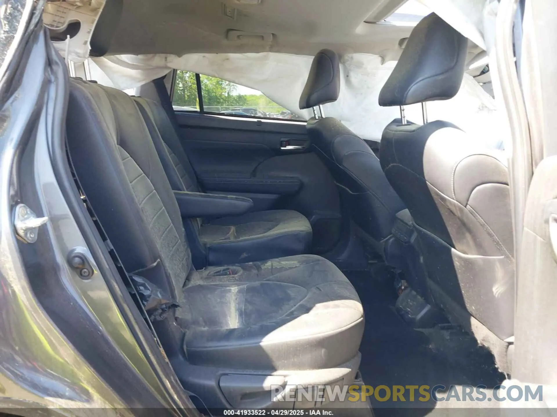 8 Photograph of a damaged car 5TDHZRBH5NS582813 TOYOTA HIGHLANDER 2022