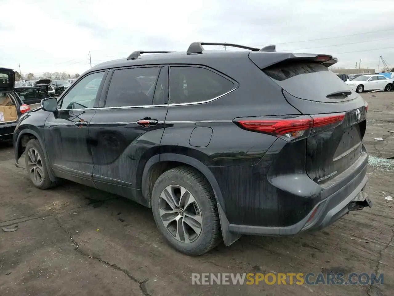 2 Photograph of a damaged car 5TDHZRBH6NS250847 TOYOTA HIGHLANDER 2022