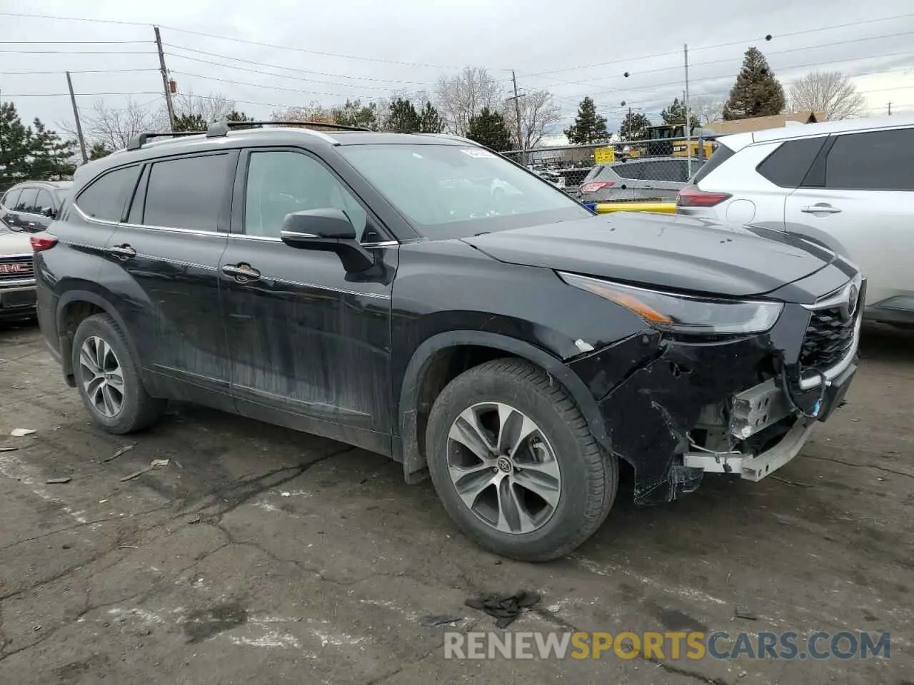 4 Photograph of a damaged car 5TDHZRBH6NS250847 TOYOTA HIGHLANDER 2022