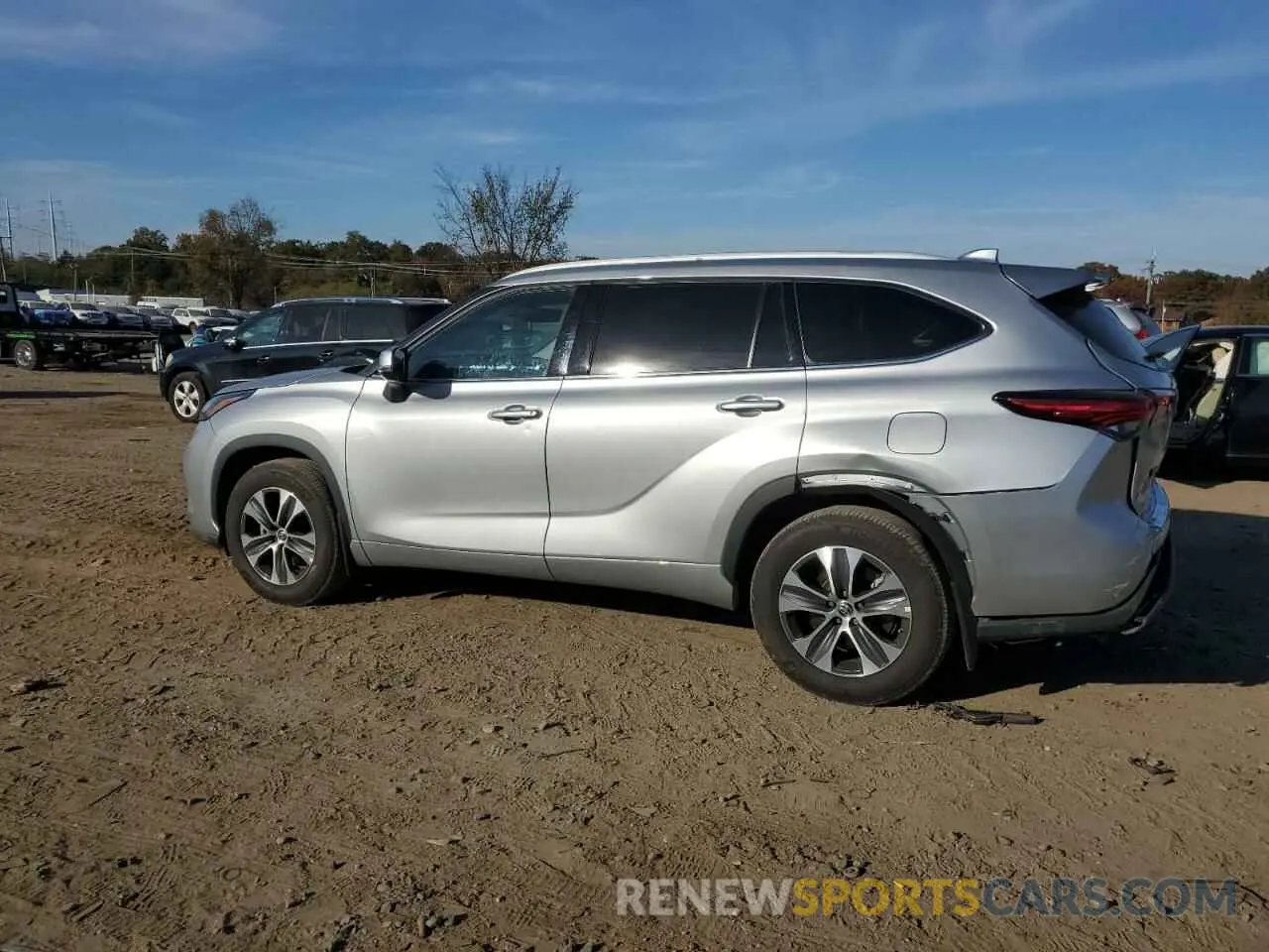 2 Photograph of a damaged car 5TDHZRBH6NS581833 TOYOTA HIGHLANDER 2022