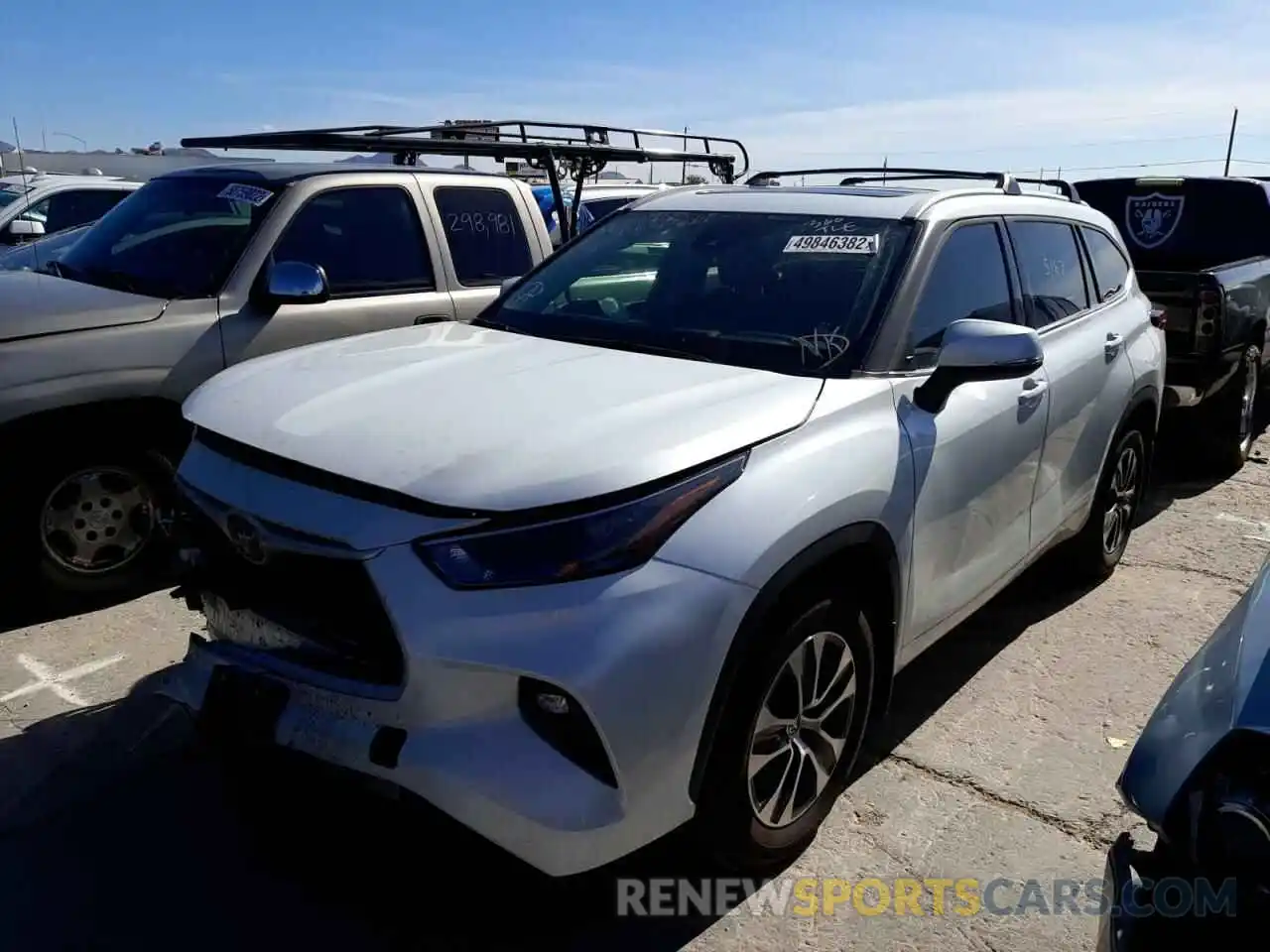 2 Photograph of a damaged car 5TDHZRBH7NS175026 TOYOTA HIGHLANDER 2022