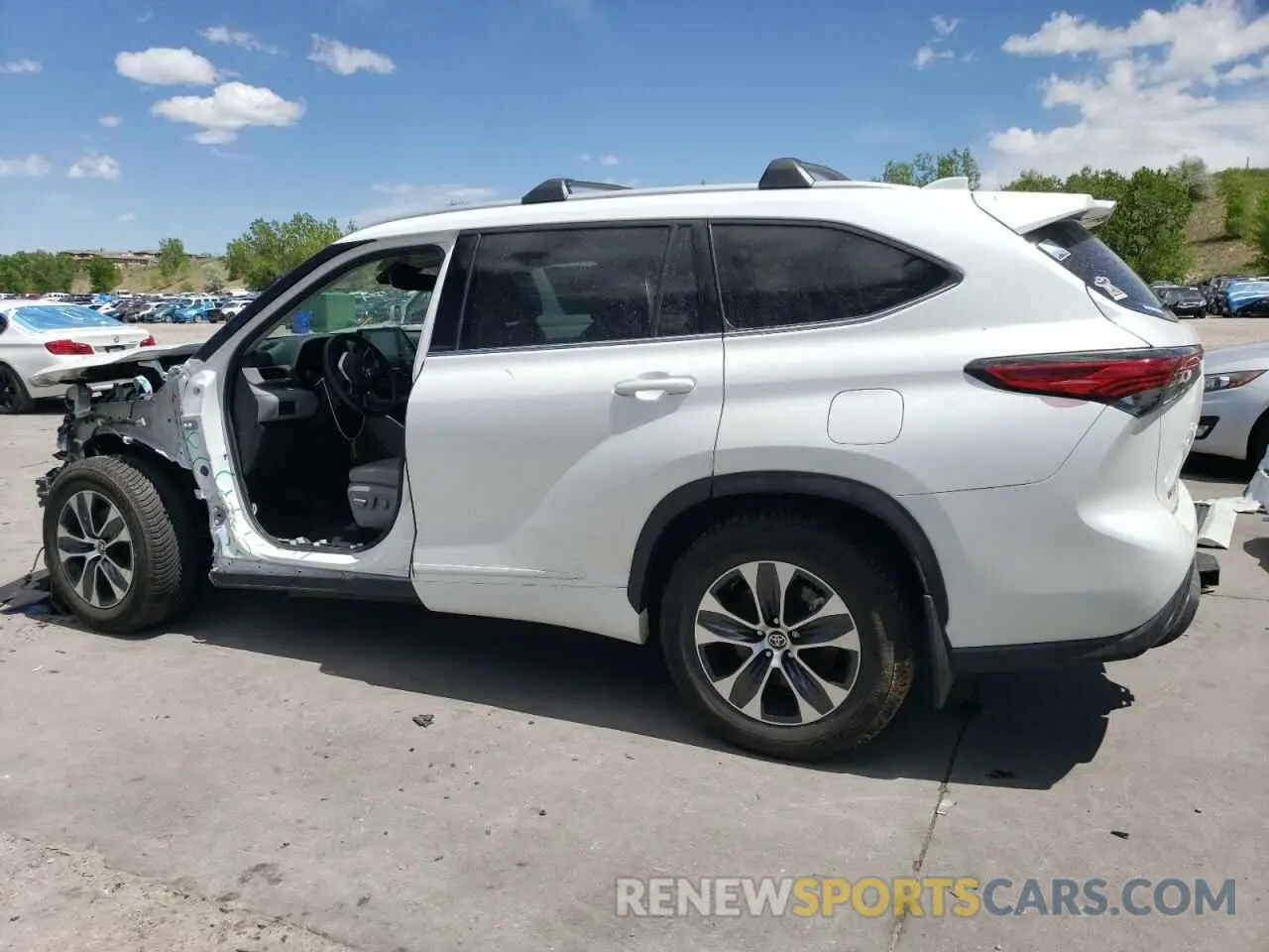 2 Photograph of a damaged car 5TDHZRBH7NS180081 TOYOTA HIGHLANDER 2022