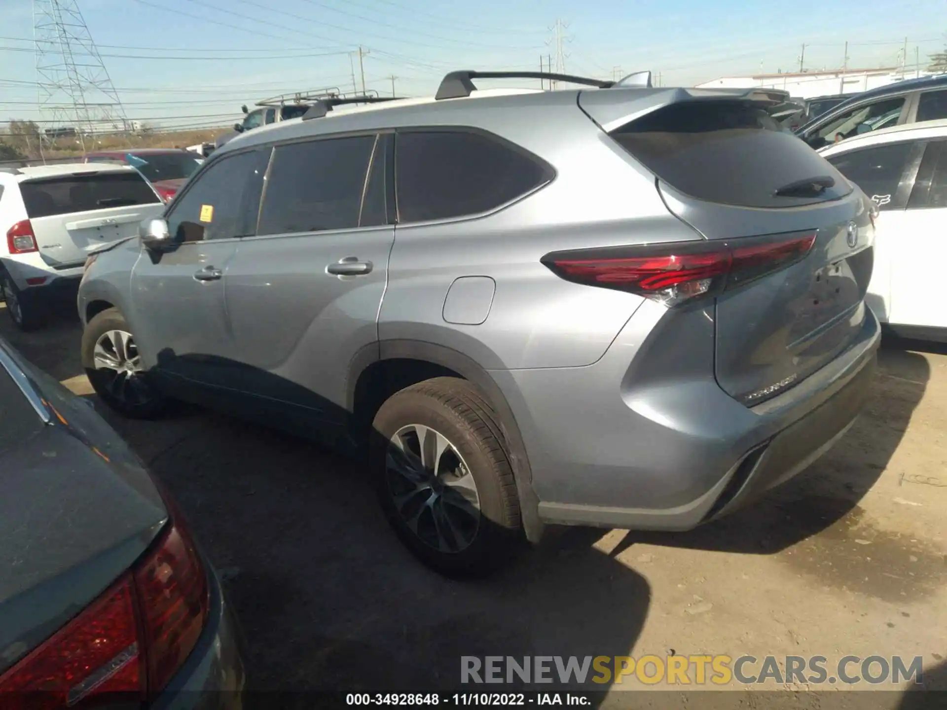 3 Photograph of a damaged car 5TDHZRBH7NS180534 TOYOTA HIGHLANDER 2022