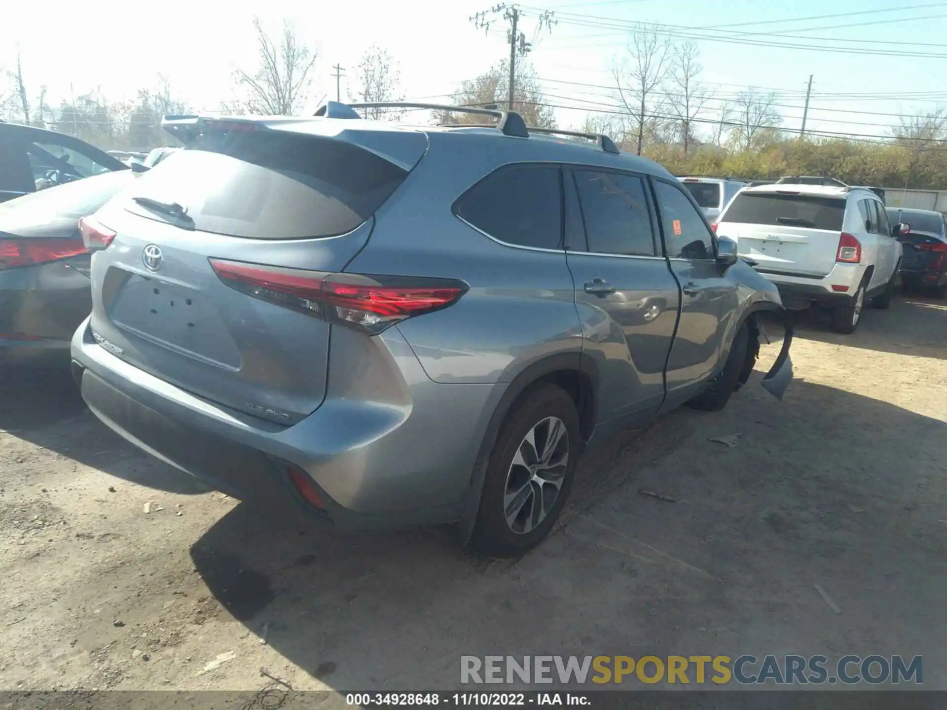 4 Photograph of a damaged car 5TDHZRBH7NS180534 TOYOTA HIGHLANDER 2022