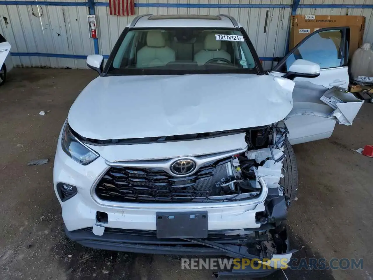 12 Photograph of a damaged car 5TDHZRBH7NS207666 TOYOTA HIGHLANDER 2022