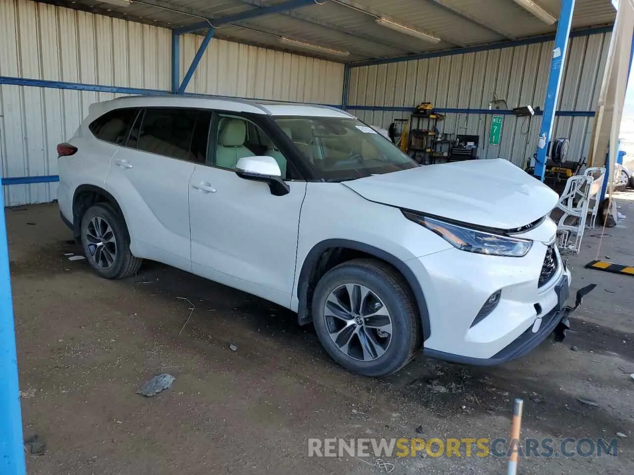 4 Photograph of a damaged car 5TDHZRBH7NS207666 TOYOTA HIGHLANDER 2022
