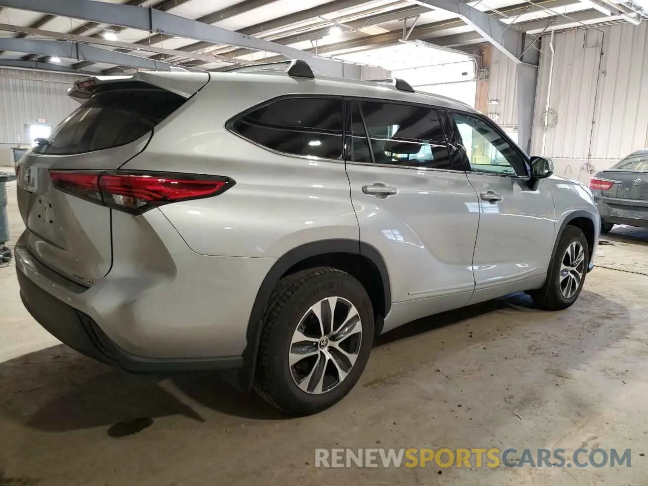 3 Photograph of a damaged car 5TDHZRBH8NS164424 TOYOTA HIGHLANDER 2022