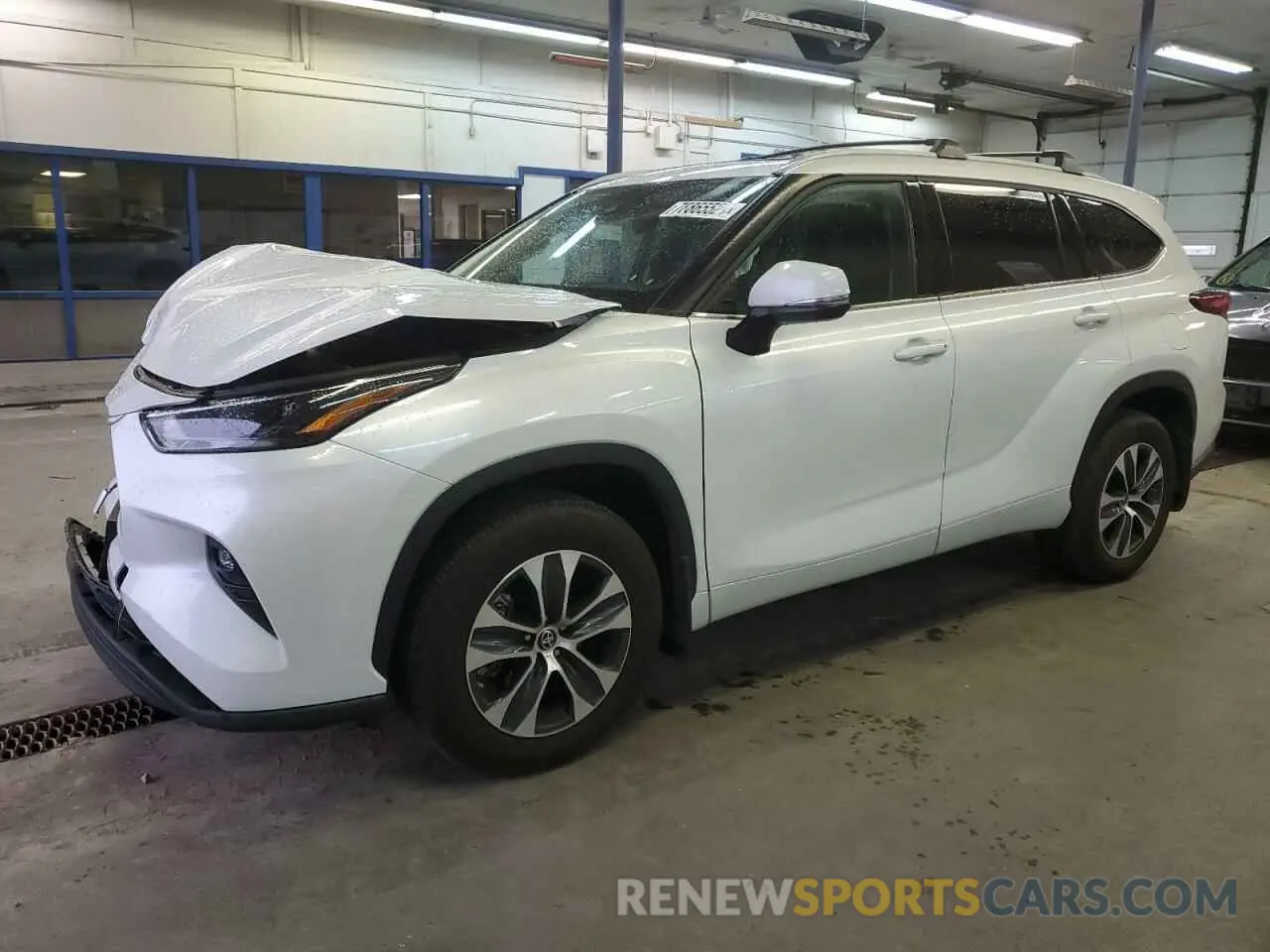 1 Photograph of a damaged car 5TDHZRBH8NS241499 TOYOTA HIGHLANDER 2022