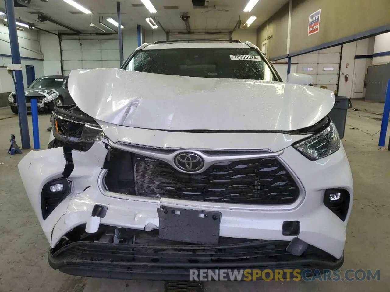 12 Photograph of a damaged car 5TDHZRBH8NS241499 TOYOTA HIGHLANDER 2022