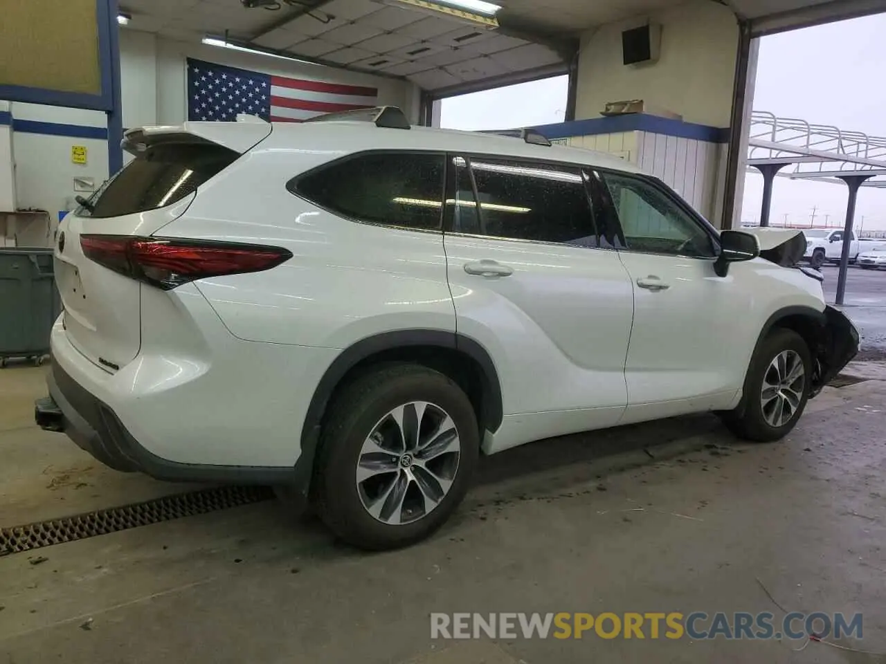 3 Photograph of a damaged car 5TDHZRBH8NS241499 TOYOTA HIGHLANDER 2022