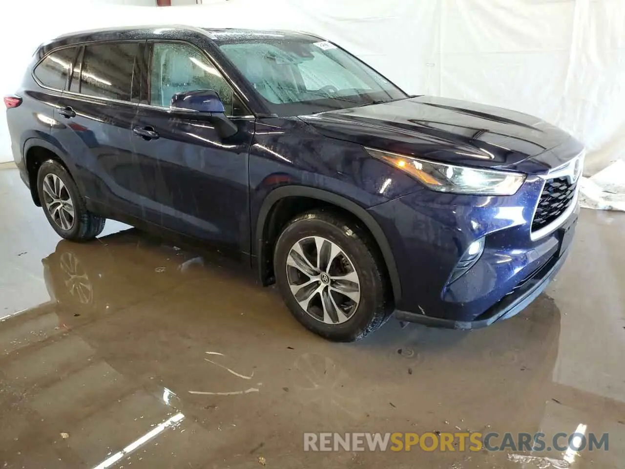 4 Photograph of a damaged car 5TDHZRBH8NS566380 TOYOTA HIGHLANDER 2022