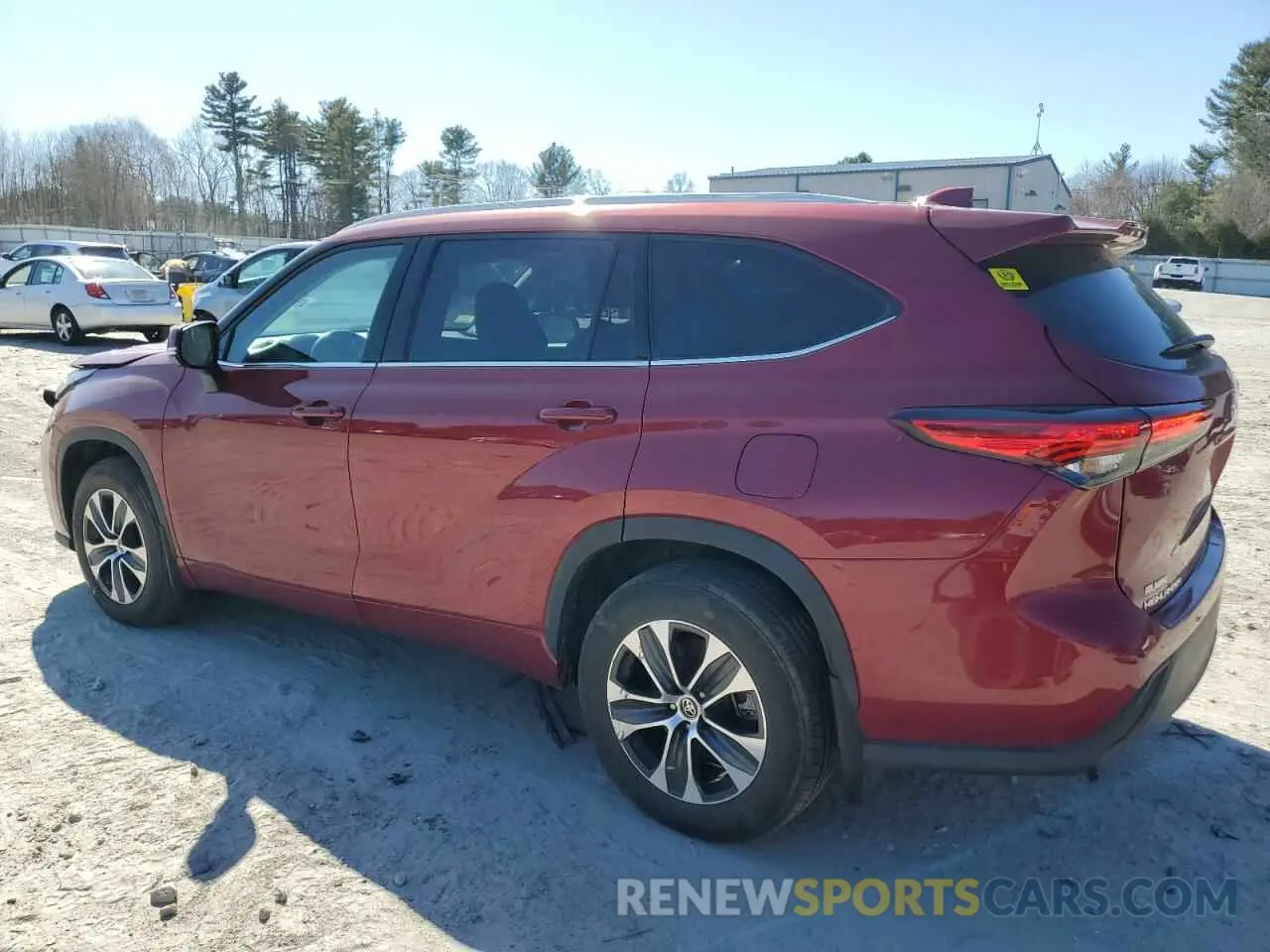 2 Photograph of a damaged car 5TDHZRBH8NS575998 TOYOTA HIGHLANDER 2022