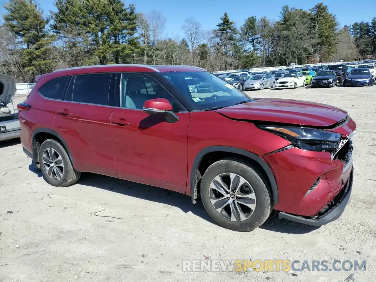4 Photograph of a damaged car 5TDHZRBH8NS575998 TOYOTA HIGHLANDER 2022