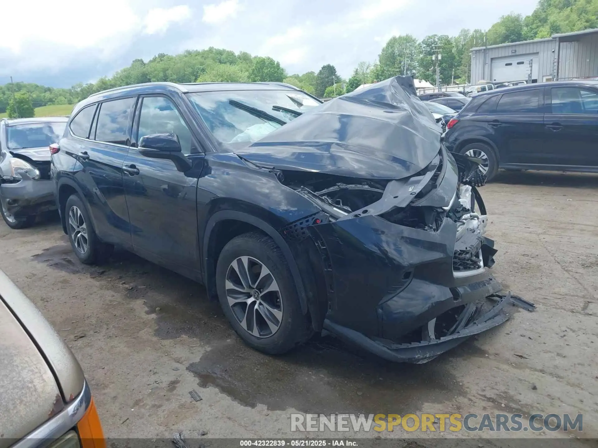 1 Photograph of a damaged car 5TDHZRBH8NS582062 TOYOTA HIGHLANDER 2022