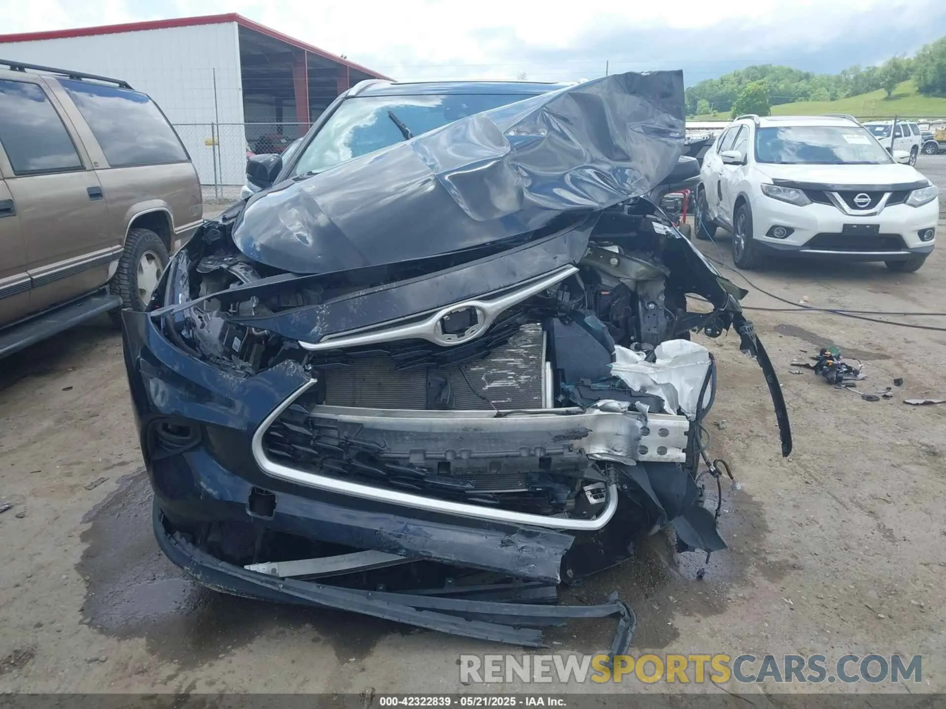 13 Photograph of a damaged car 5TDHZRBH8NS582062 TOYOTA HIGHLANDER 2022