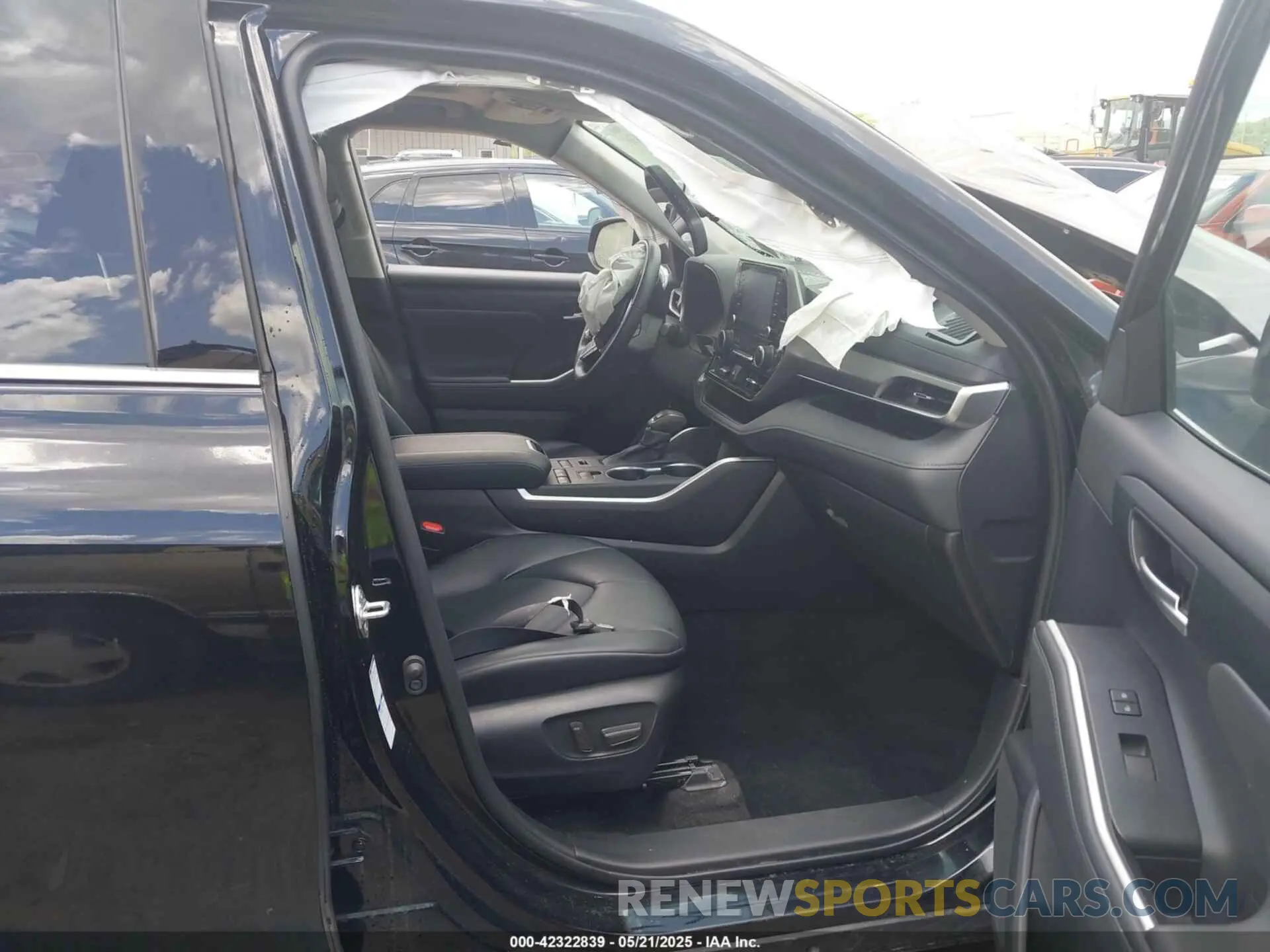 5 Photograph of a damaged car 5TDHZRBH8NS582062 TOYOTA HIGHLANDER 2022