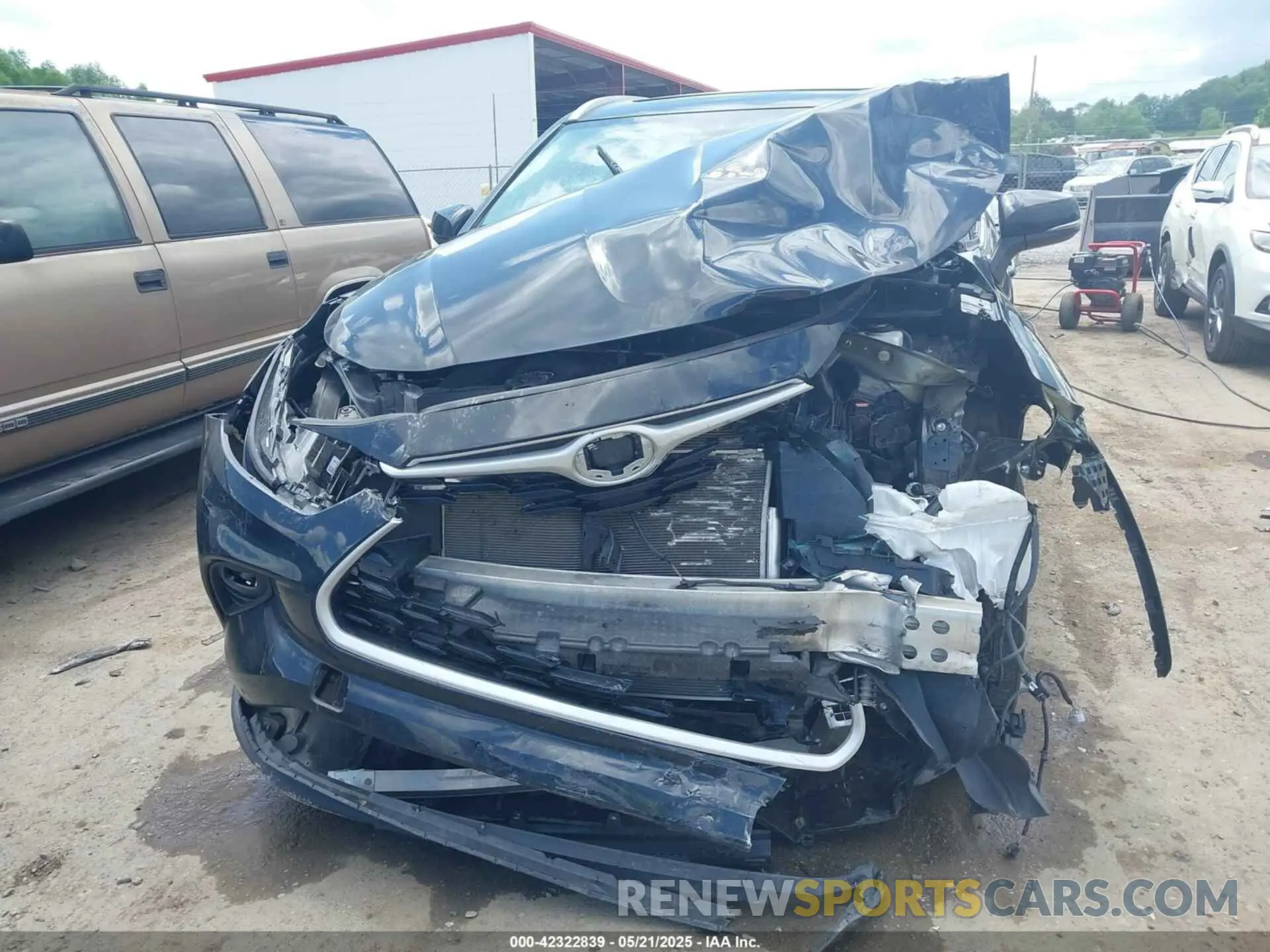 6 Photograph of a damaged car 5TDHZRBH8NS582062 TOYOTA HIGHLANDER 2022