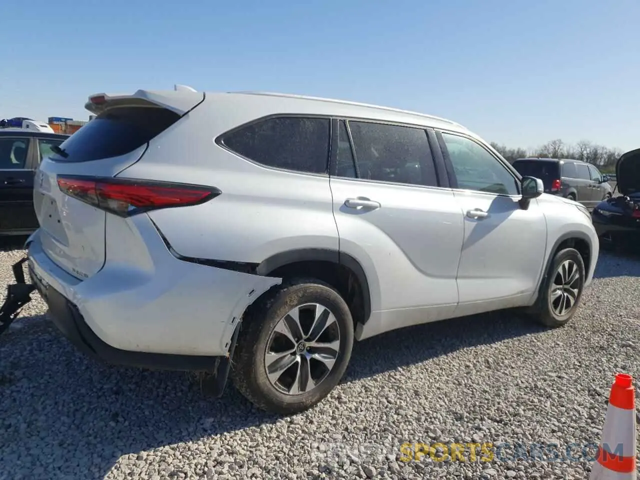 3 Photograph of a damaged car 5TDHZRBH8NS589500 TOYOTA HIGHLANDER 2022