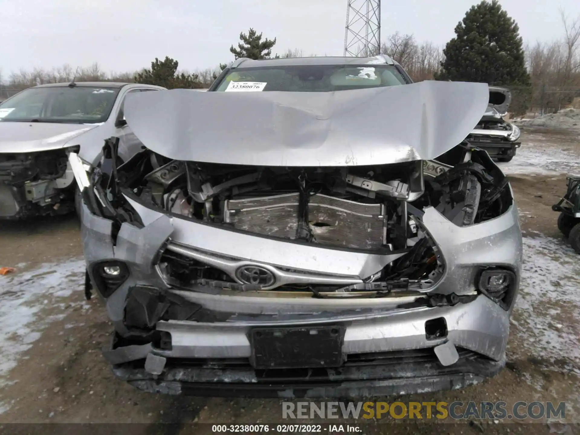 6 Photograph of a damaged car 5TDHZRBH9NS167462 TOYOTA HIGHLANDER 2022