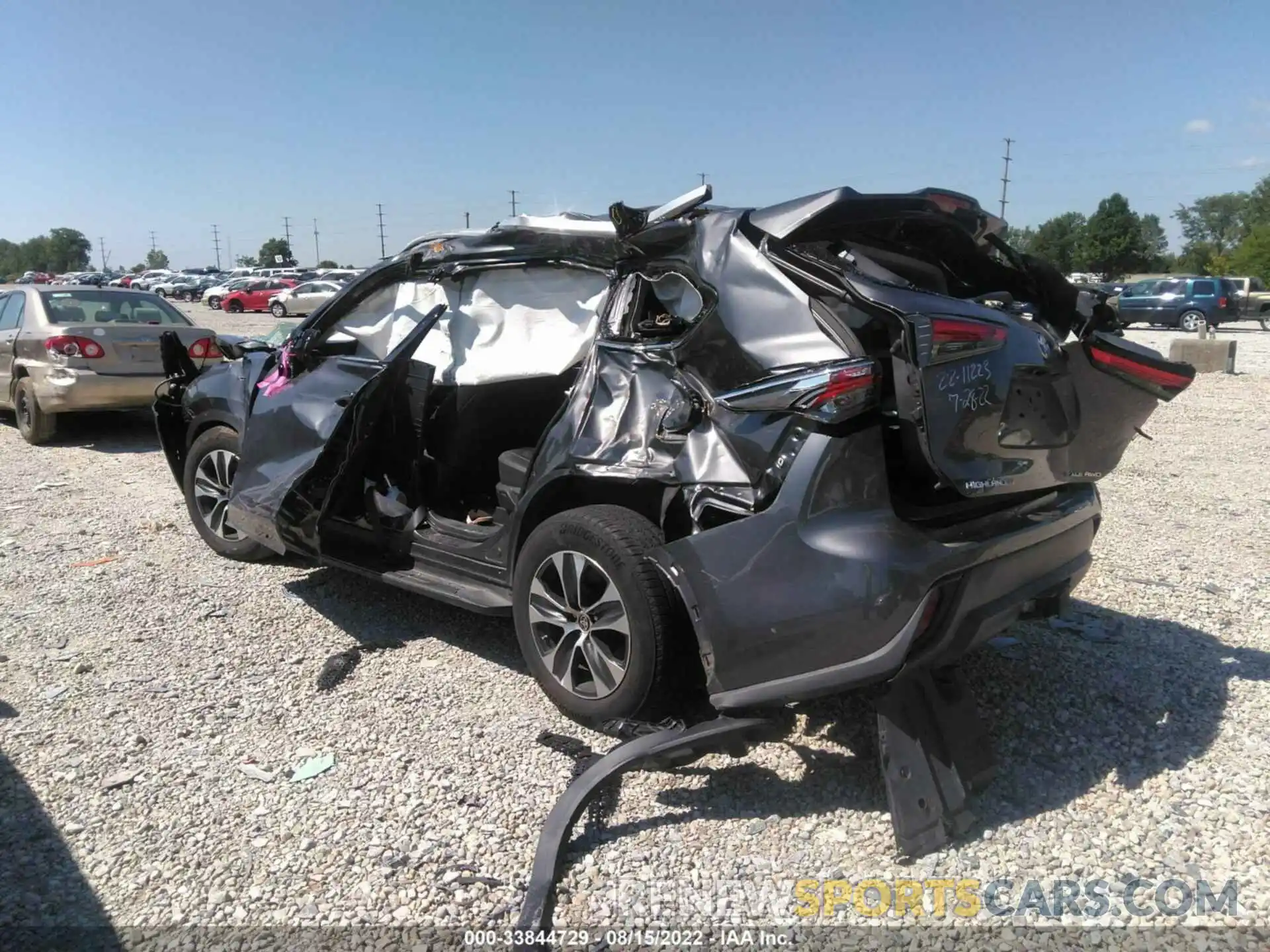 3 Photograph of a damaged car 5TDHZRBH9NS174749 TOYOTA HIGHLANDER 2022