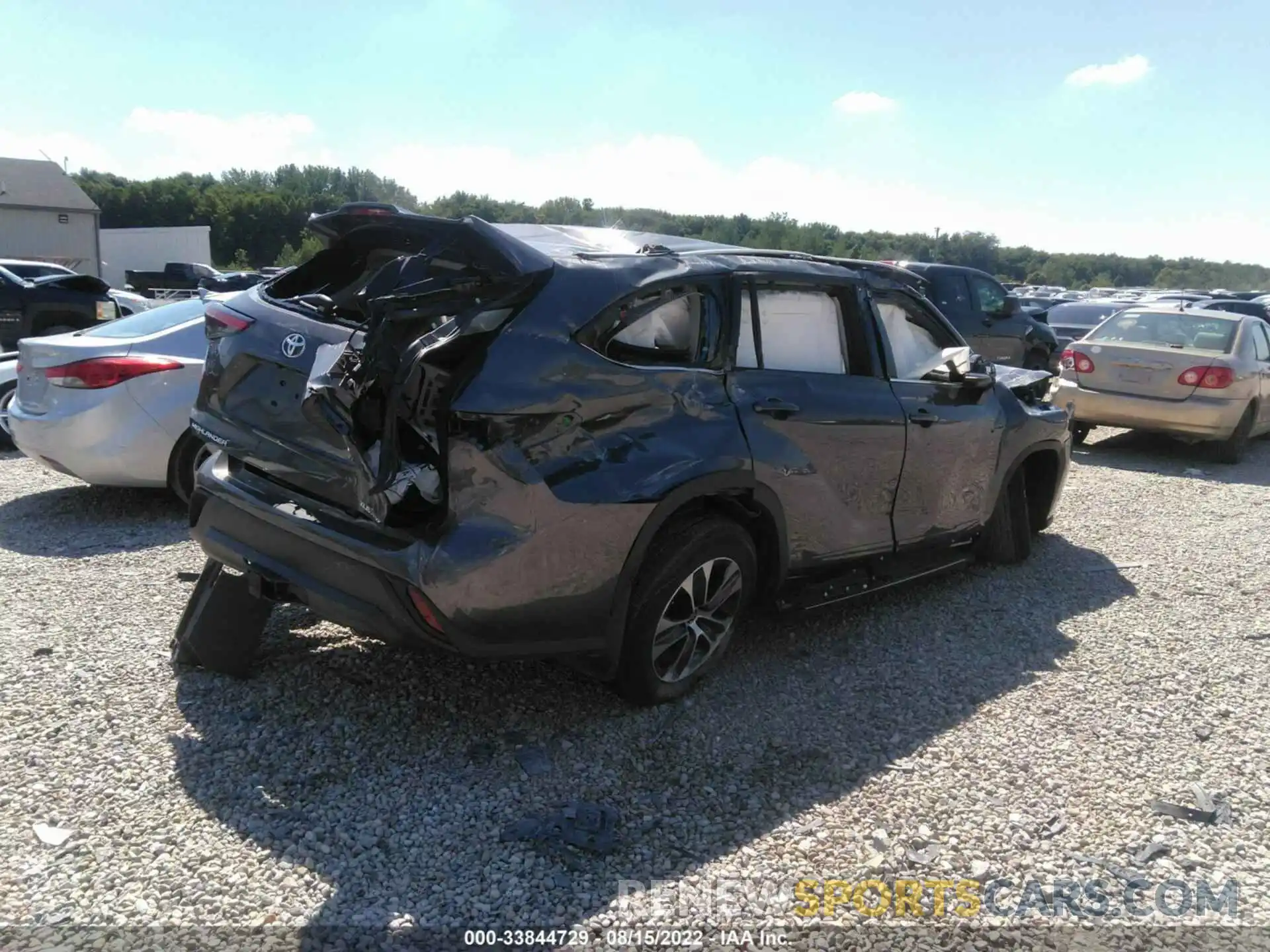 4 Photograph of a damaged car 5TDHZRBH9NS174749 TOYOTA HIGHLANDER 2022