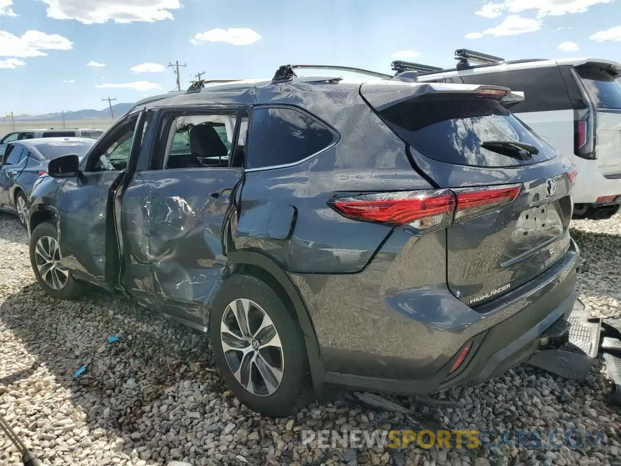 2 Photograph of a damaged car 5TDHZRBH9NS229958 TOYOTA HIGHLANDER 2022