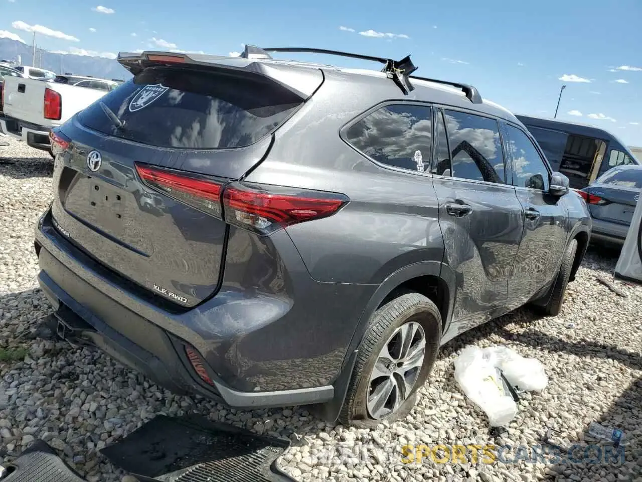 3 Photograph of a damaged car 5TDHZRBH9NS229958 TOYOTA HIGHLANDER 2022