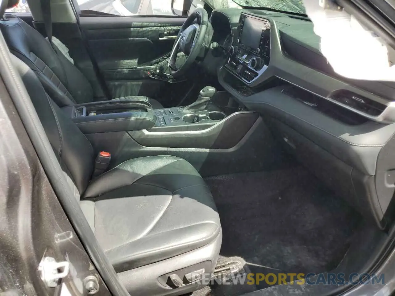 7 Photograph of a damaged car 5TDHZRBH9NS229958 TOYOTA HIGHLANDER 2022